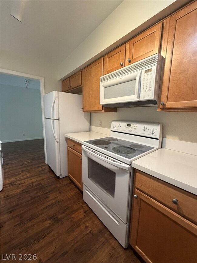 Building Photo - 650 Oakmont Ave