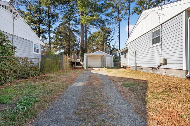 Building Photo - 32 Warren Dr