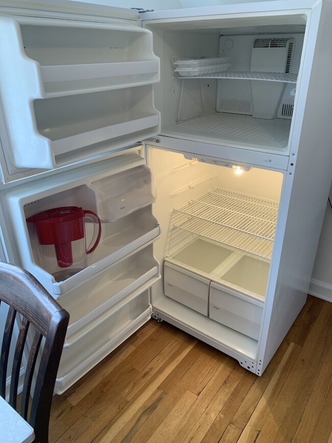 Refrigerator with freezer above - 1910 Evans Ave