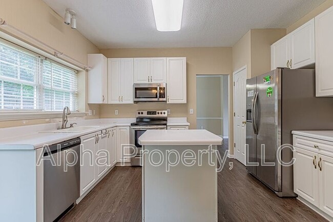 Building Photo - 8 Cotter Ln