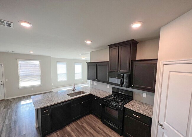 Building Photo - Luxurious Home in Falling Springs!
