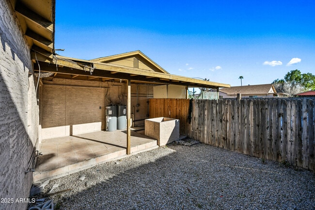 Building Photo - 526 S Mesa Dr