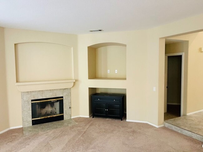 Building Photo - 42020 Dahlia Way