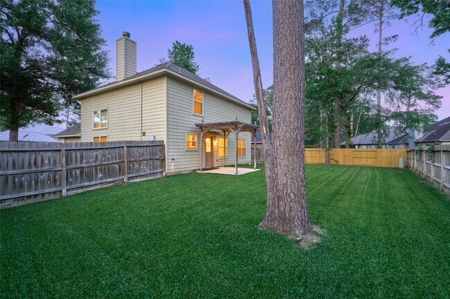 Building Photo - 12515 Lakeshore Dr