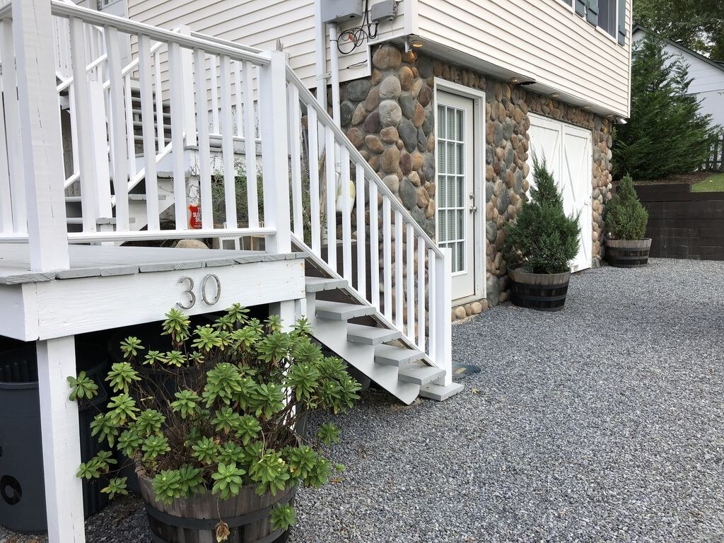 Building Photo - 30 Point Breeze Dr