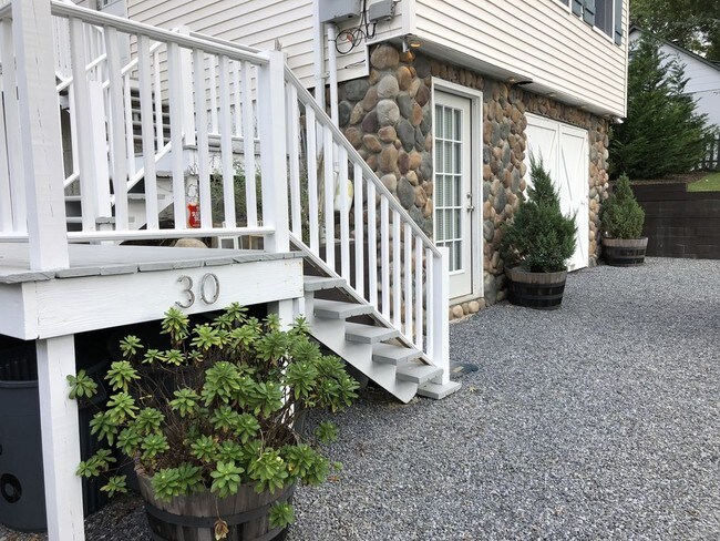 Building Photo - 30 Point Breeze Dr