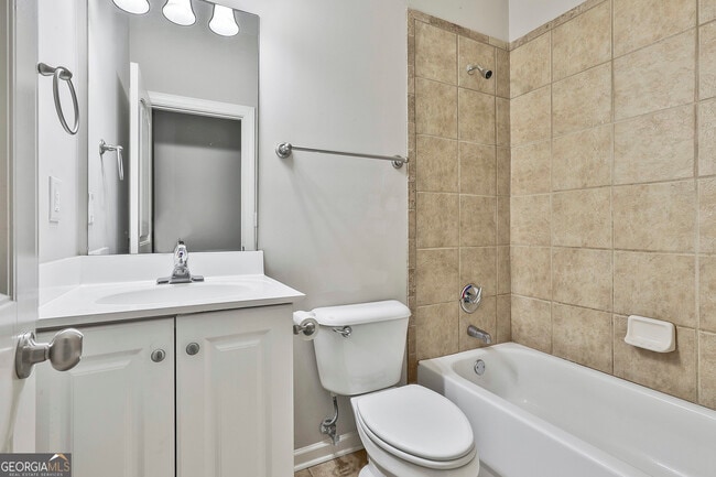 Building Photo - 205 Lexington Village