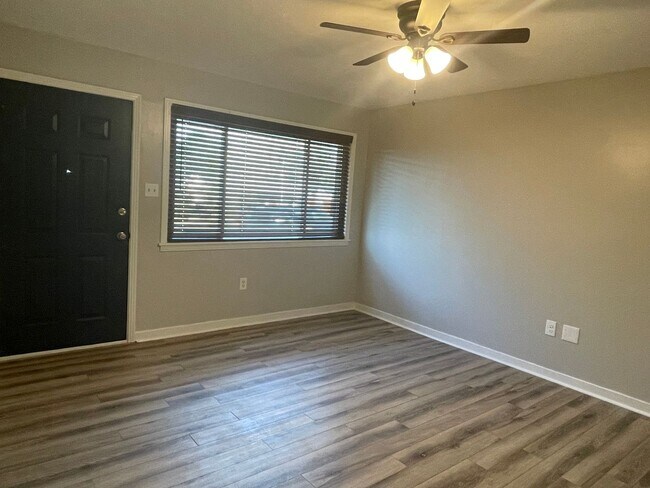 Primary Photo - 3 Bedroom Home for Rent in Pearl!