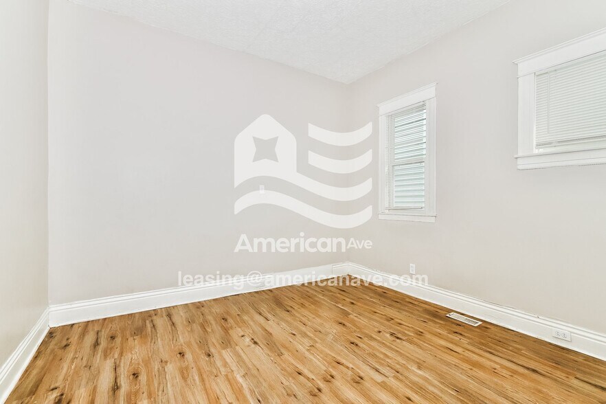 Building Photo - 728 S 35th St