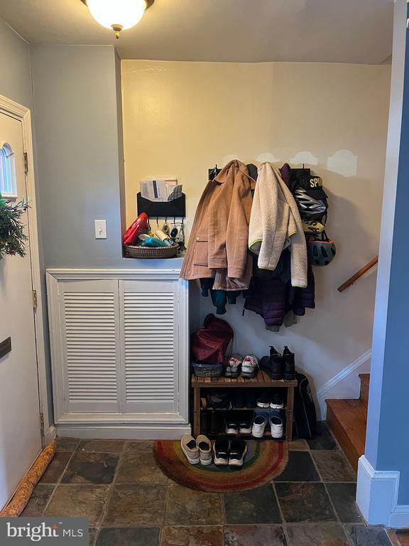 Building Photo - 717 Kearny St NE