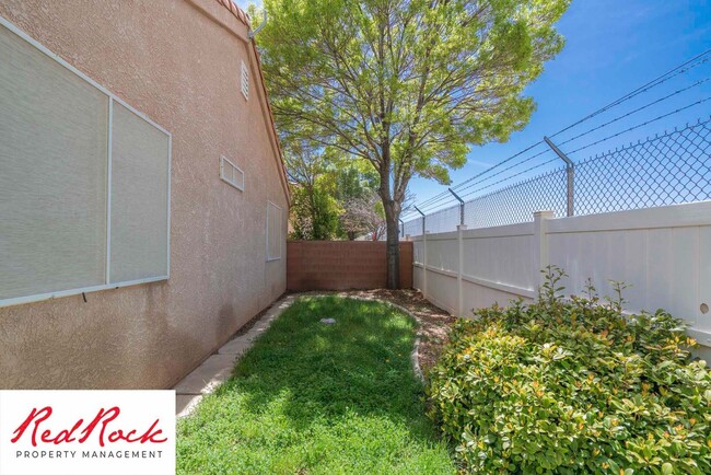 Building Photo - 3 Bed 2 Bath, 2 Car Garage with a Fully Fe...