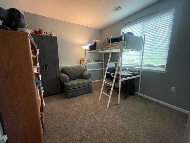 Building Photo - $0 DEPOSIT OPTION! LUXURIOUS 3BED/2BATH CONDO WITH MODERN UPGRADES