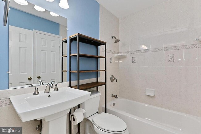 Building Photo - 9630 Sutton Green Ct