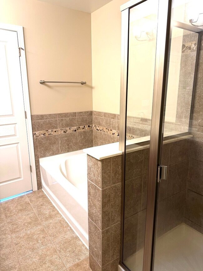 Building Photo - 1282 Newport Cir