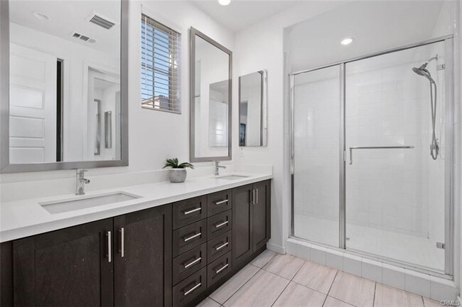 Primary Photo - 29 Prominence