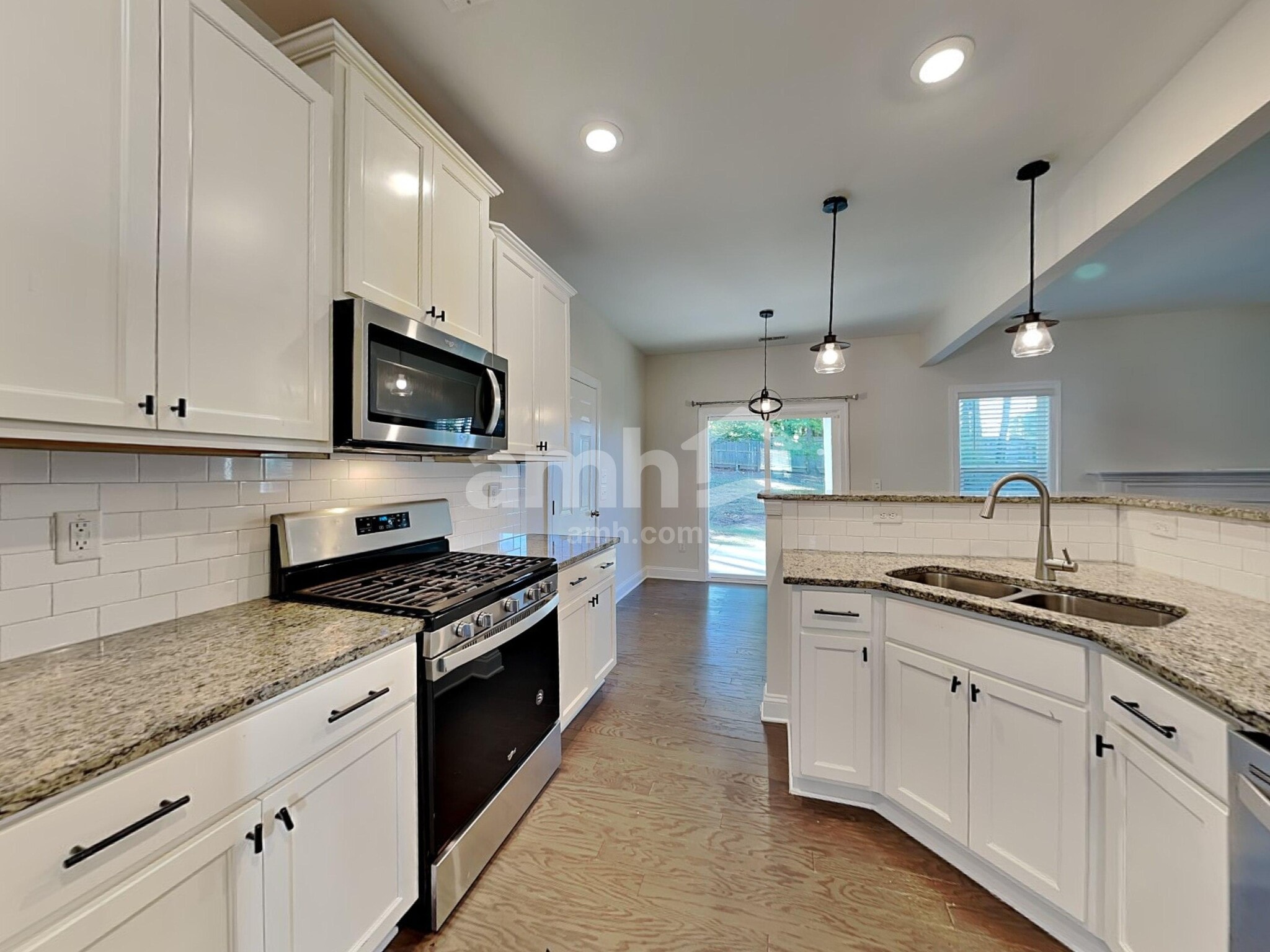 Building Photo - 102 White Ash Ln