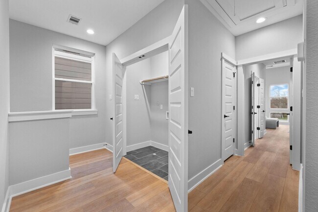 Primary Photo - 4220 McKinley St