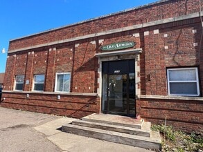 Building Photo - 1 Bedroom Apartment AVAILABLE JUNE!!!