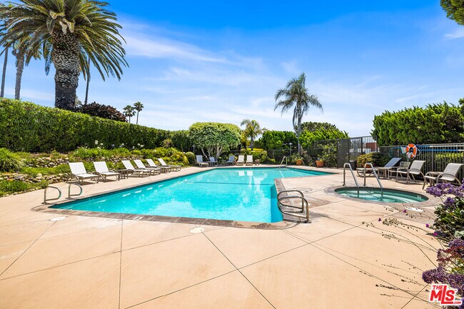 Building Photo - 6824 Las Olas Way