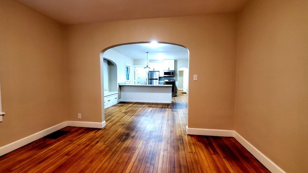 Building Photo - 1825 S East St