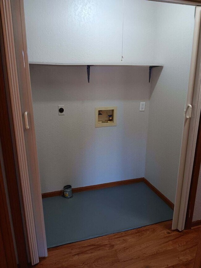 Building Photo - 850 Sq Ft, 2-bedroom, 1-Bath Apartment in 4-plex near 29th & Wannamaker.