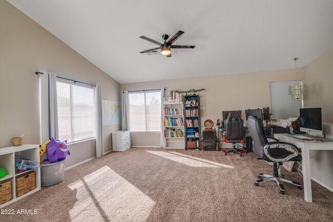 Building Photo - 5 bed - 3 bath in Litchfield with Pool!