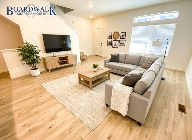 Building Photo - Beautiful 4 bedroom Townhome in West Valley!