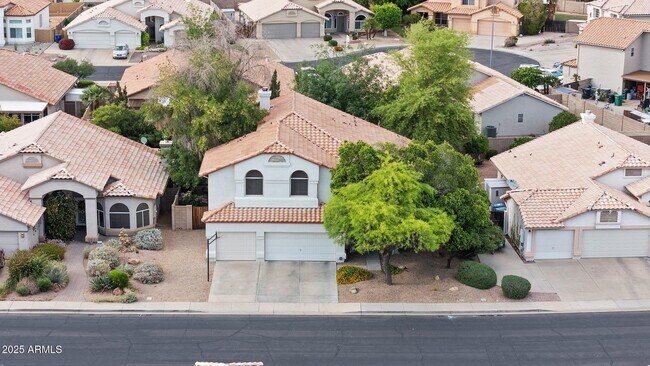 Building Photo - 630 W Navarro Ave