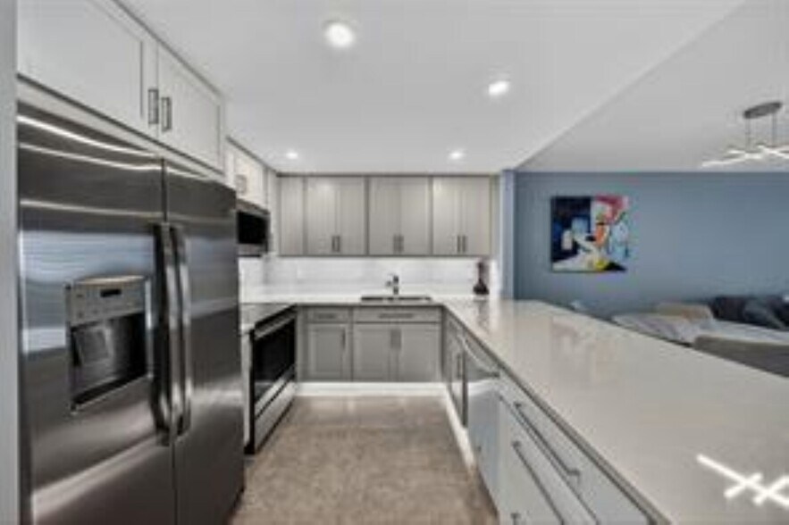 Building Photo - 1800 N Andrews Ave