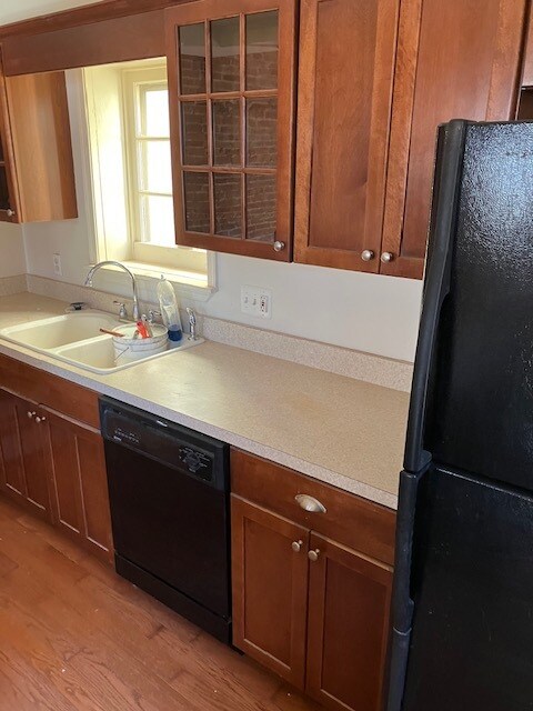 Building Photo - 414 George St