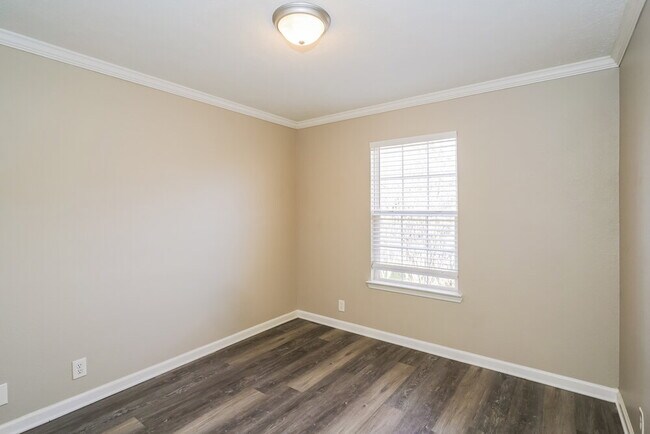 Building Photo - 849 Lavergne Ln