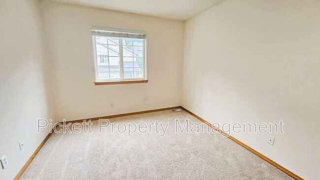Building Photo - 7025 Stourbridge Pl NE