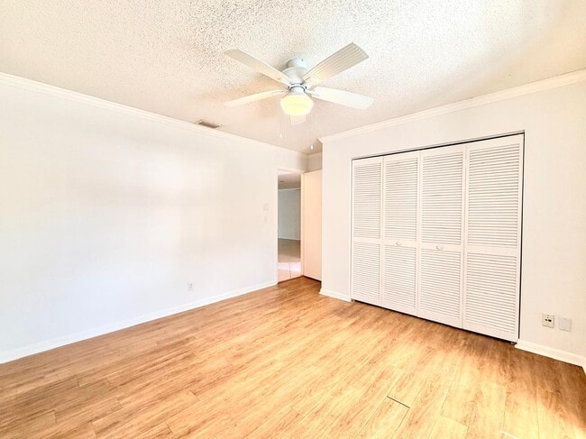 Building Photo - 1811 SW Palm City Rd