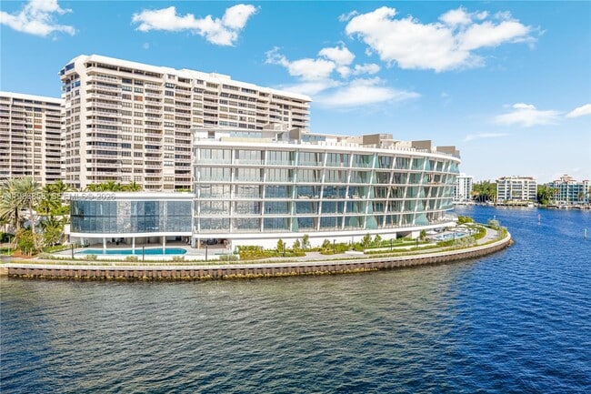 Building Photo - 5 Grove Isle Dr