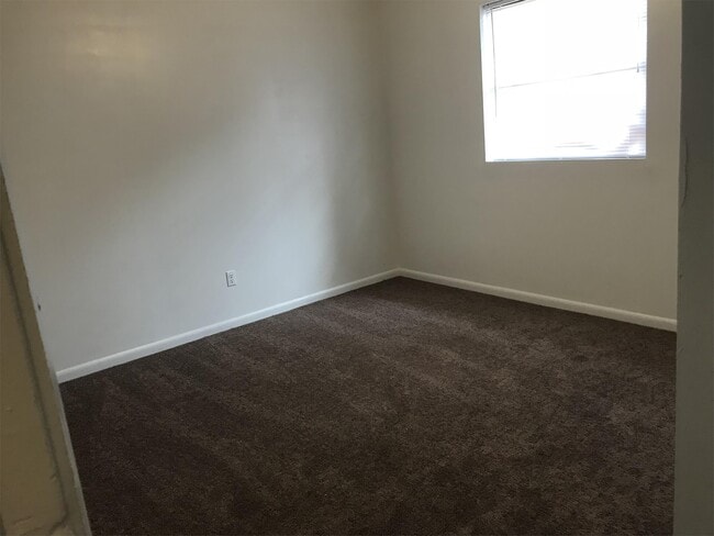 Building Photo - 9133 13th Ave