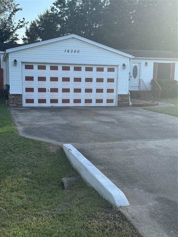 Building Photo - 16350 Hill Country Ct