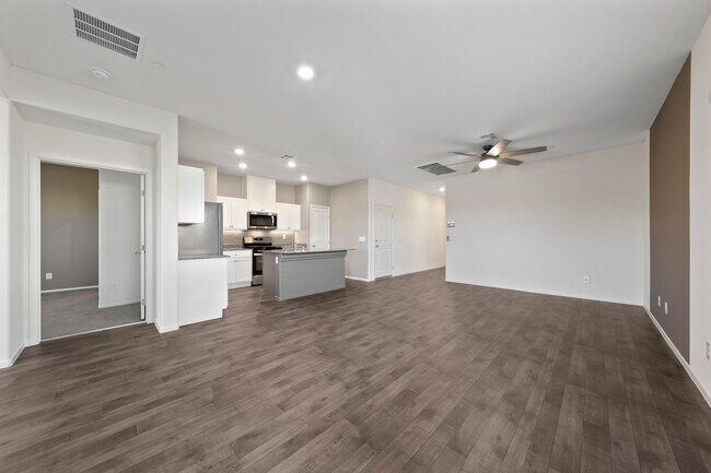 Building Photo - Spacious Single Level with Stunning Mounta...