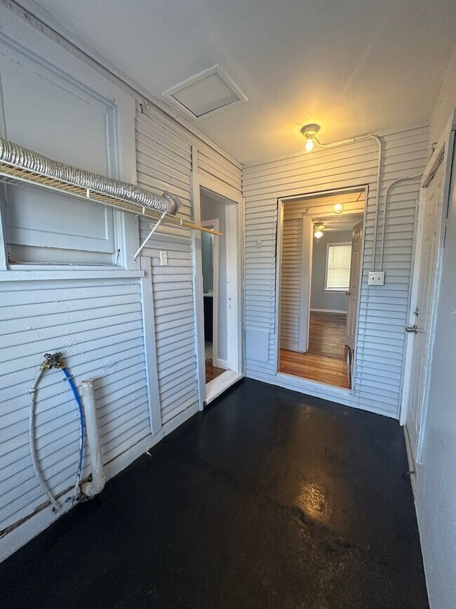 Building Photo - 1700 S Lincoln St