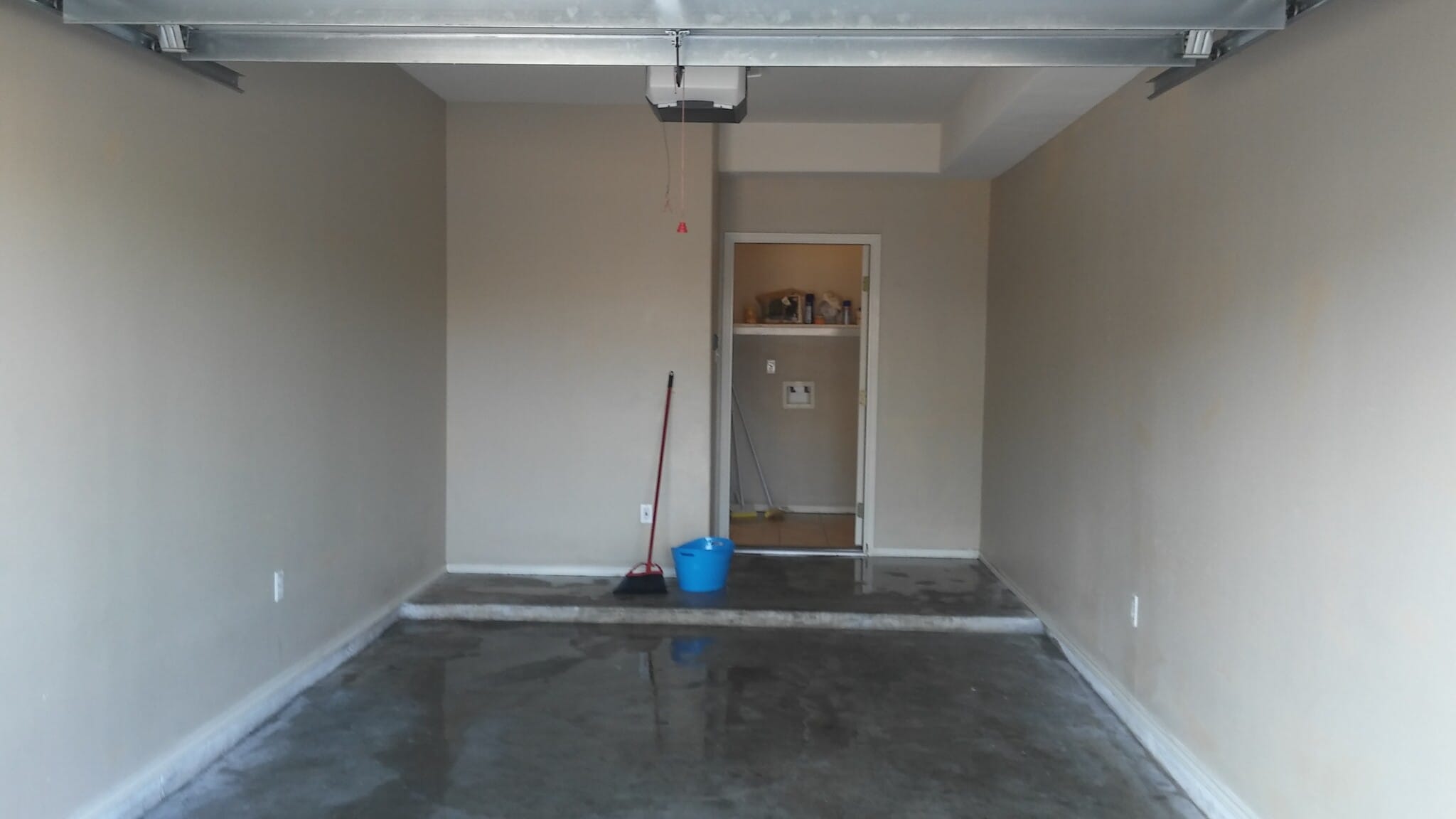 single care garage with entrance to washer dryer and kitchen - 422 Stone Drive