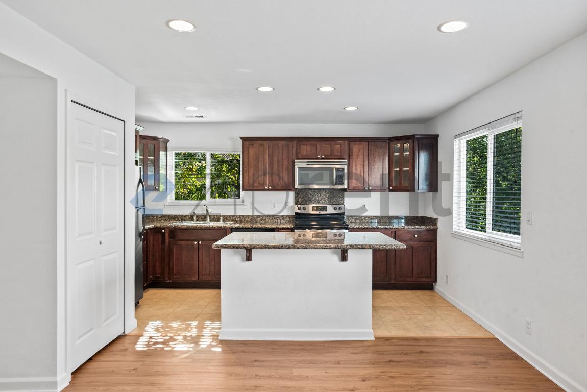 Building Photo - 1451 Main St