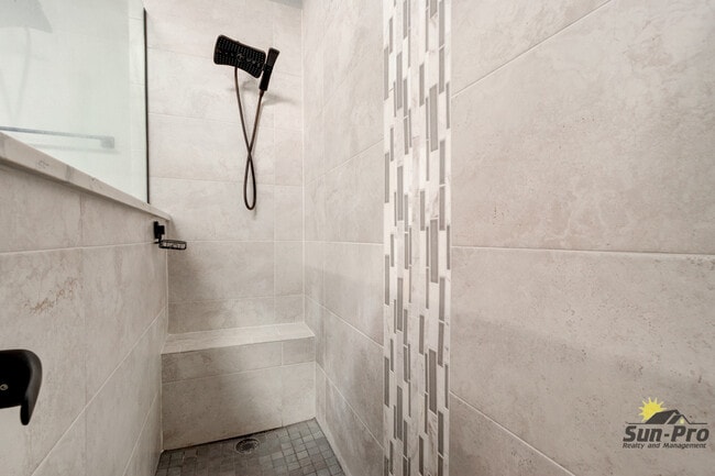 Building Photo - 700 Pine Shores Cir