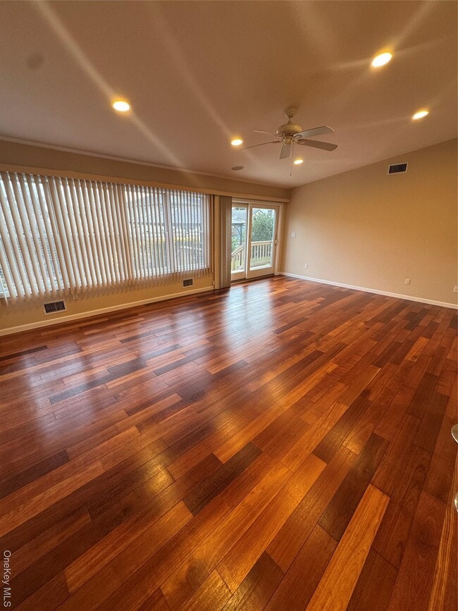 Building Photo - 1125 7th St