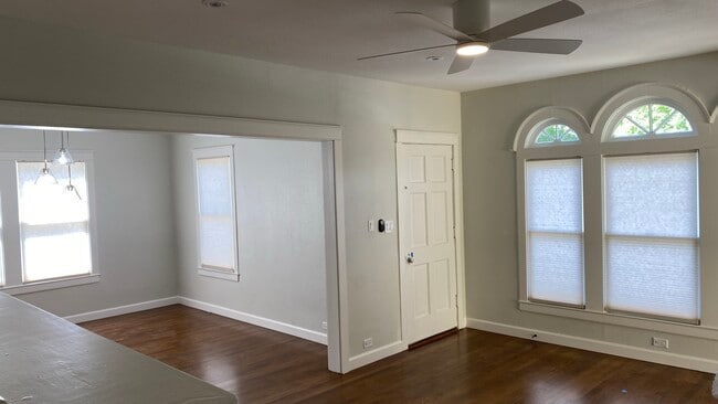 Front Entry - 316 E Lullwood Ave