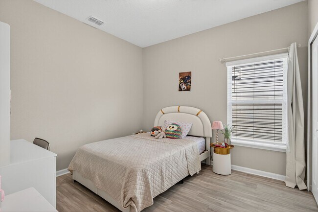 Building Photo - Fully Upgraded Home