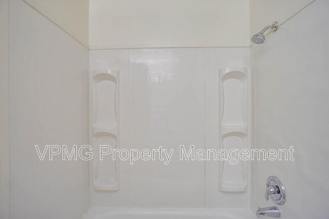 Building Photo - 10412 NE 71st St