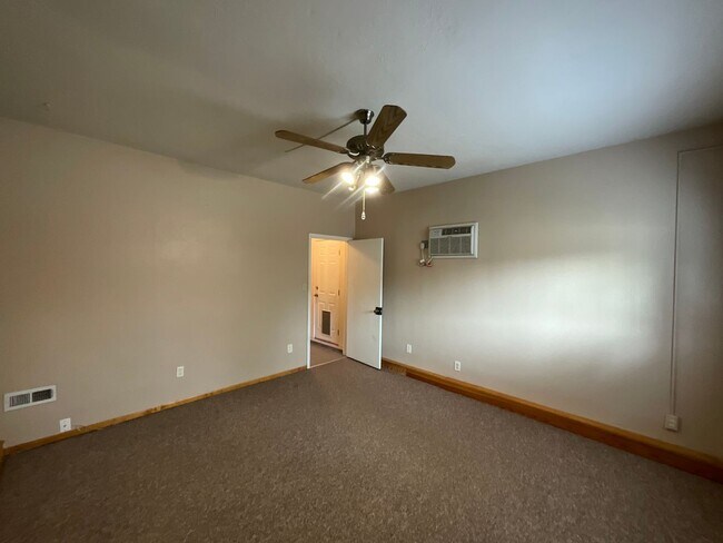 Building Photo - 4 Bedroom Single Story Home Available Near...