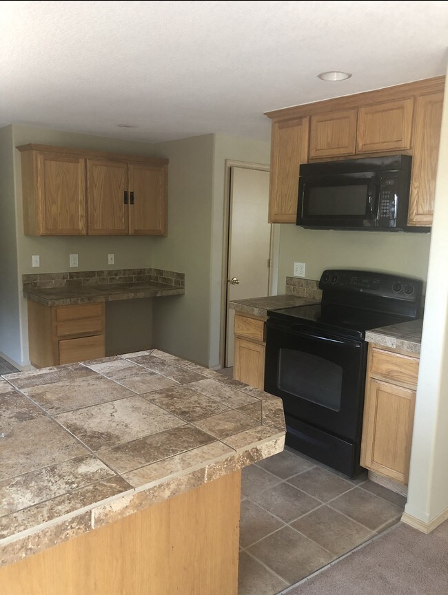 kitchen - 115 Haylen Dr