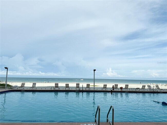 Building Photo - 880 Mandalay Ave