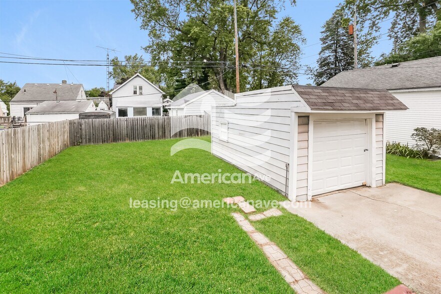 Building Photo - 2708 Wyndale Rd