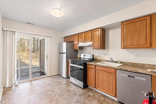 Building Photo - 13 Hamlet Ct